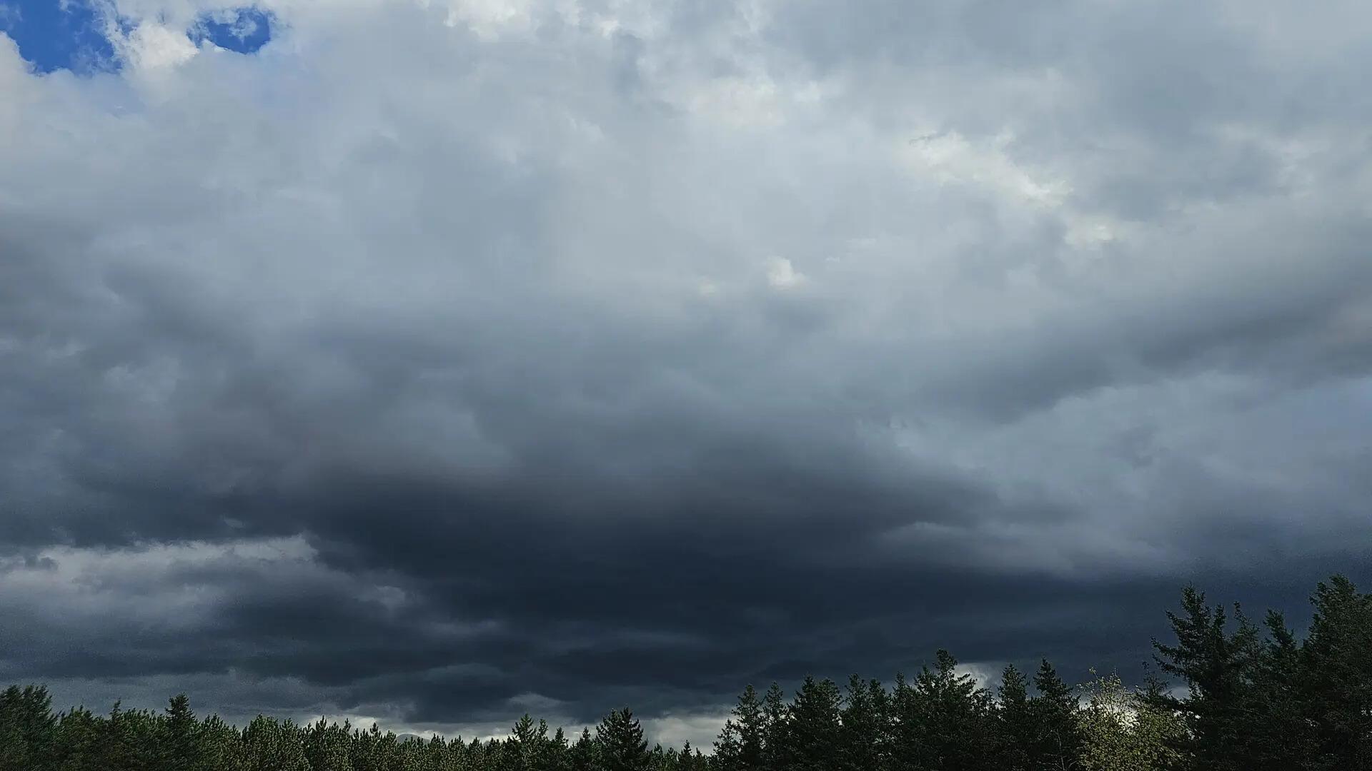 April-like weather in Wisconsin winter, surges in high winds and some storms