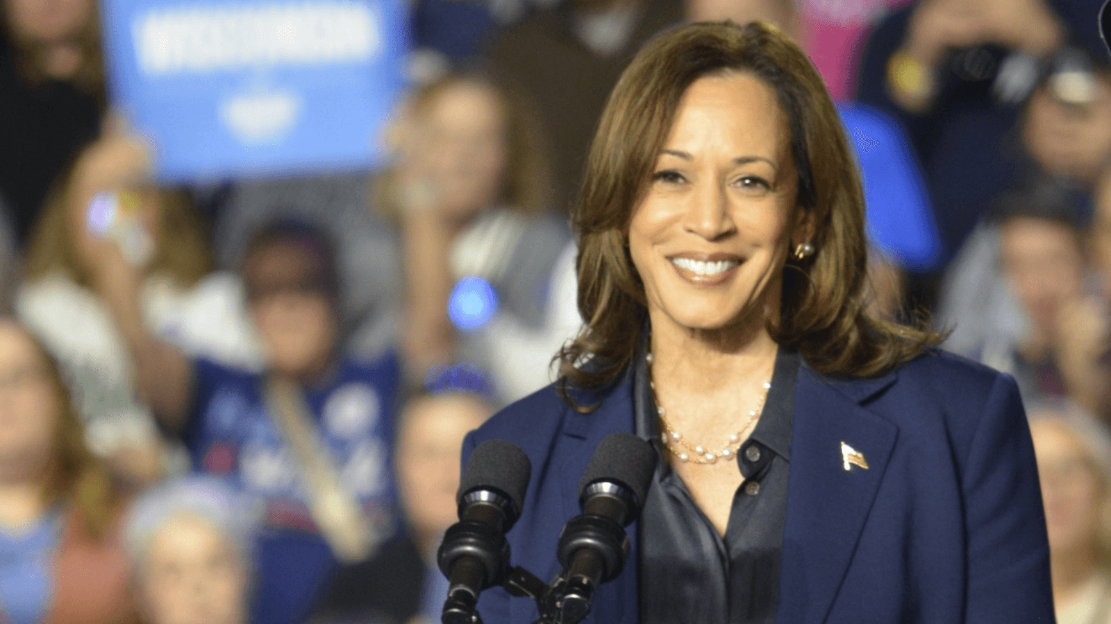 Kamala Harris visits Little Chute ahead of Milwaukee Rally