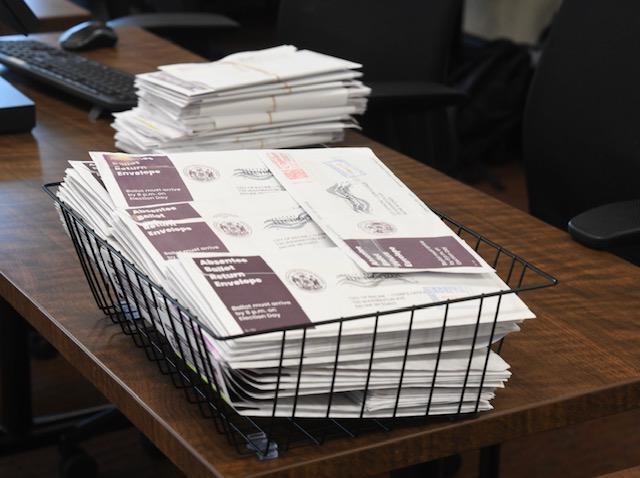 Wisconsin GOP advised officials not to count late-arriving ballots, raising possibility of legal challenge