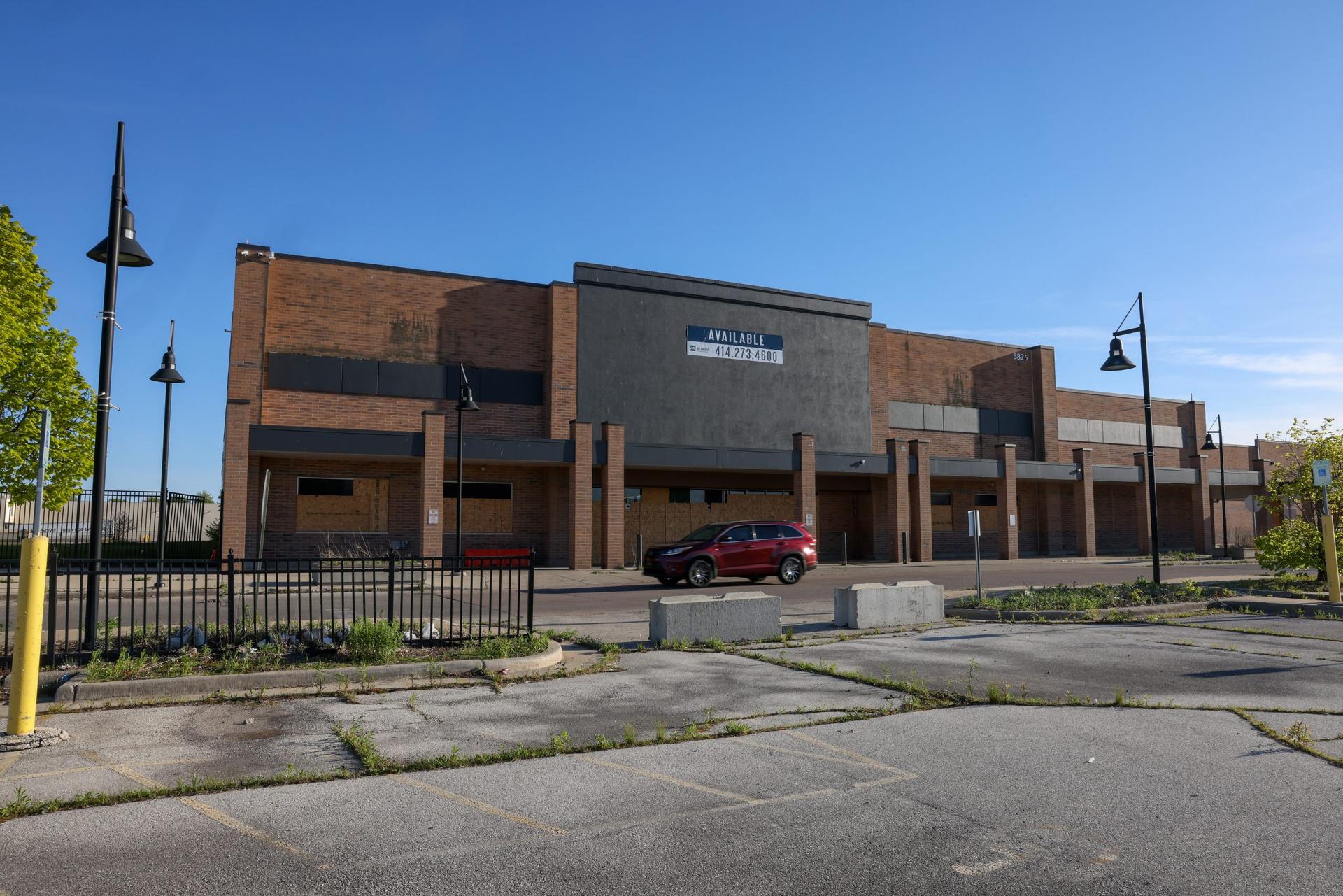 Video: Residents push back on proposed data facility, storage project at shuttered Milwaukee Walmart