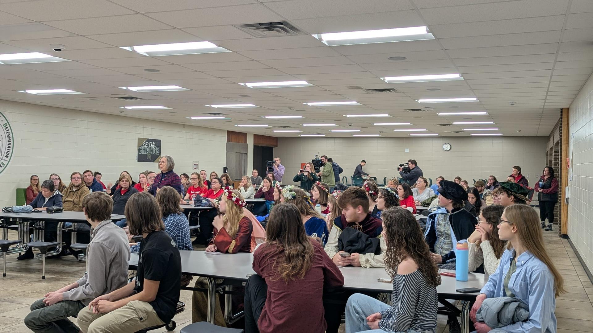 Oshkosh School Board and community discuss $6M in budget cuts