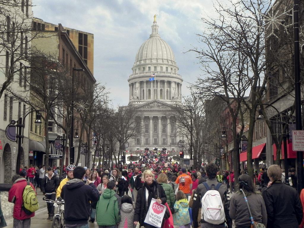 Wisconsin_Protests_02-17-2011_10035