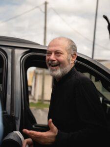 Salah Sarsour being released from immigration detention. (Photo courtesy of Yaseen Najeed)