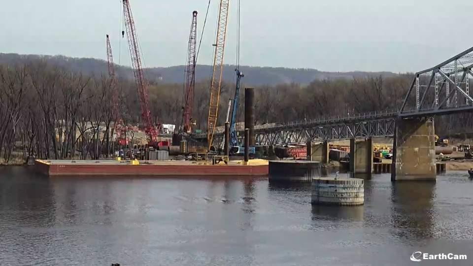 Bridge across Mississippi River linking Wisconsin, Iowa closed for at least 2 months