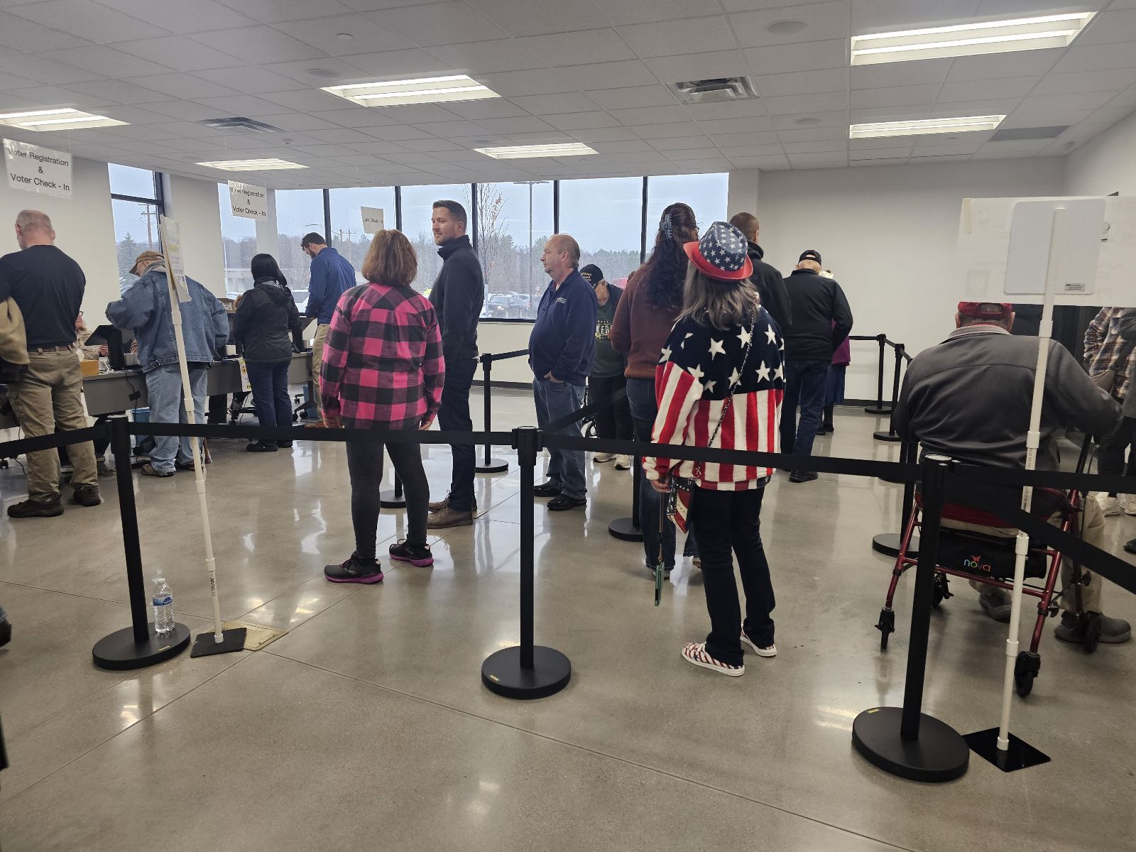 A calm and collected crowd in Weston was out to vote, even in the rain! 🗳 Lines may be long but the wait is worth it. #GoVote