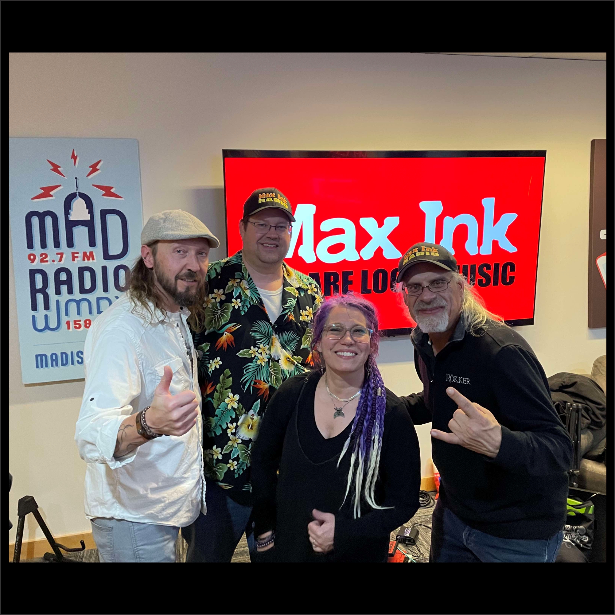 Black Willow Starling builds a nest in the Lair on Max Ink Radio