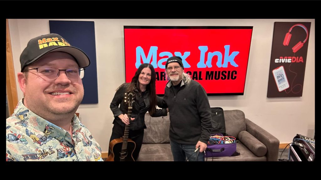 Rob Roberts, Jenny Lupien, Rökker