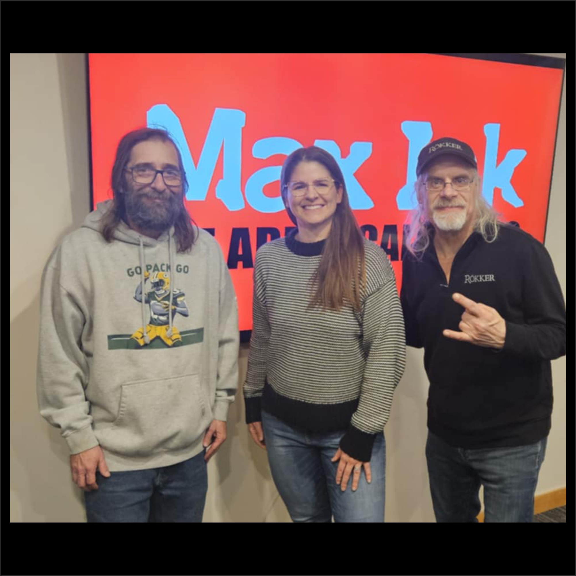 Singer/songwriter Kelly Hepper performs live in the Lair