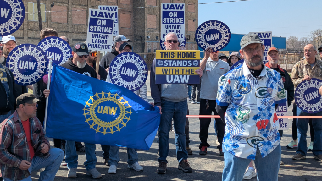 UAW Local 291 at rally.