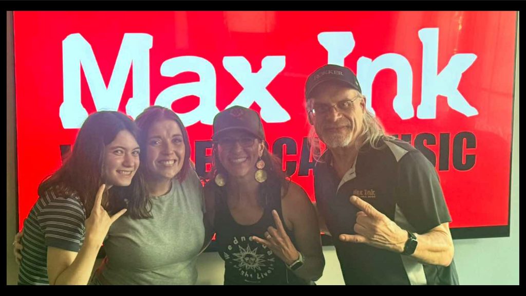 Jane Lowy, Chloe Louise, Mandy Potter, Rökker