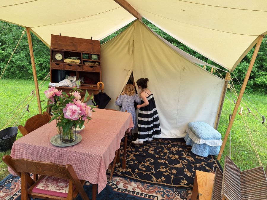 Minstrel tent peek