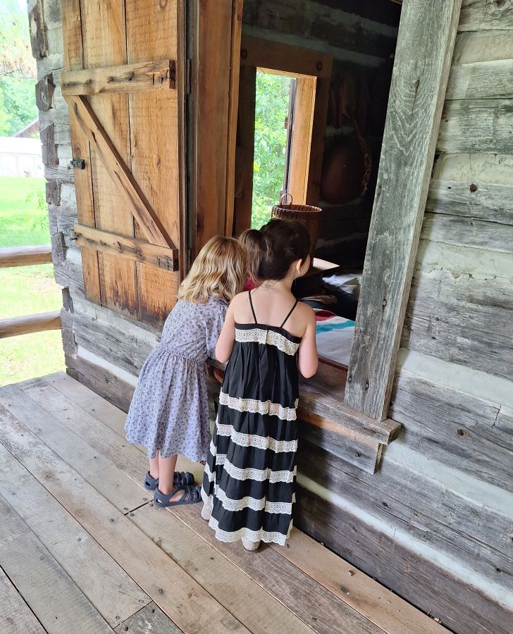 Trader Cabin peek
