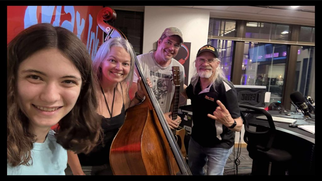Jane Lowy, Jen Polster, Michael Bleck, Rökker