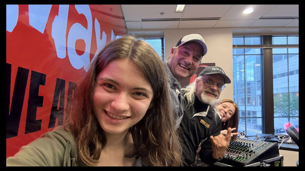 Jane Lowy, Aaron Weber, Rökker, Chloe Louise