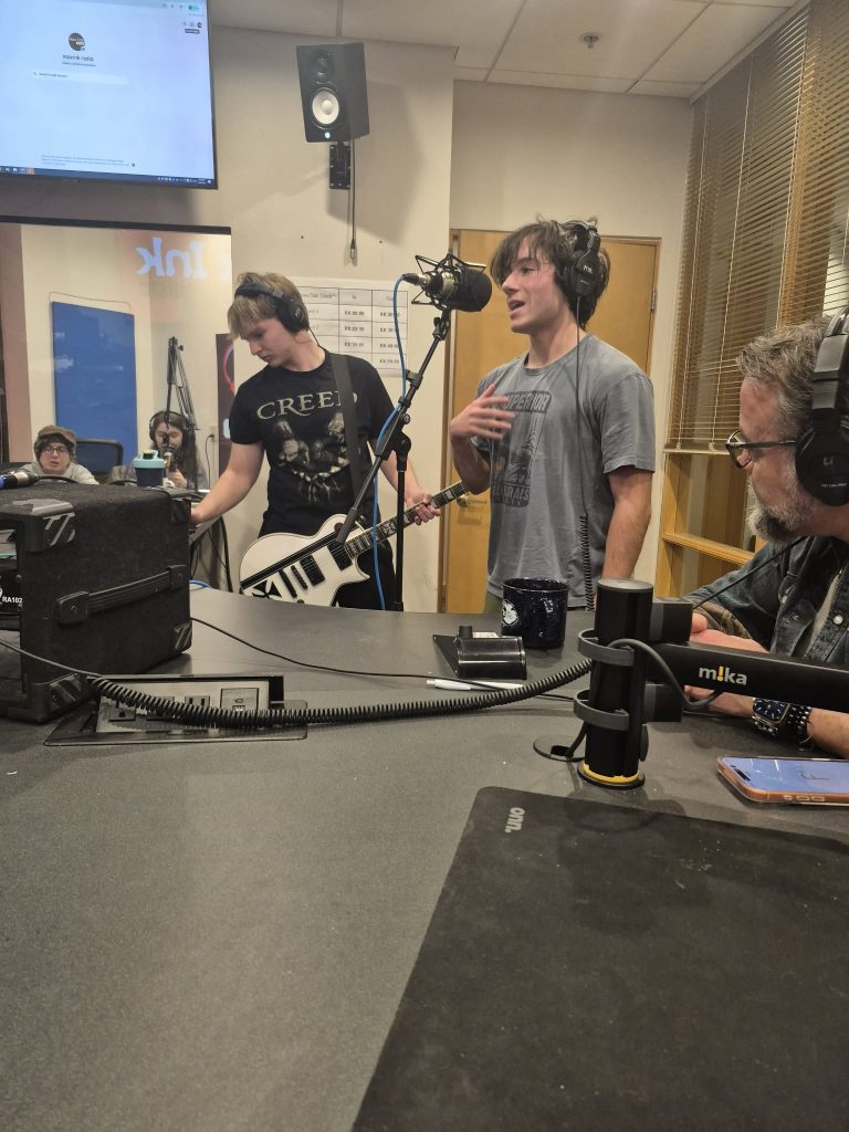 Alice & Jane in the control room, Isaac and Huck and Dadager Paul