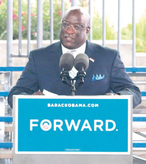 Rev-Willie-Brisco-Milwaukee-Inner-city-Congregations-Allied-for-Hope-MICAH-spoke-Obama-supporters-prior-to-president-arriving