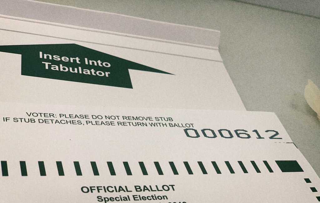 Pengadilan Michigan Menolak Gugatan Republik terhadap Pemungutan Suara Luar Negeri untuk Pasangan Militer dan Anak