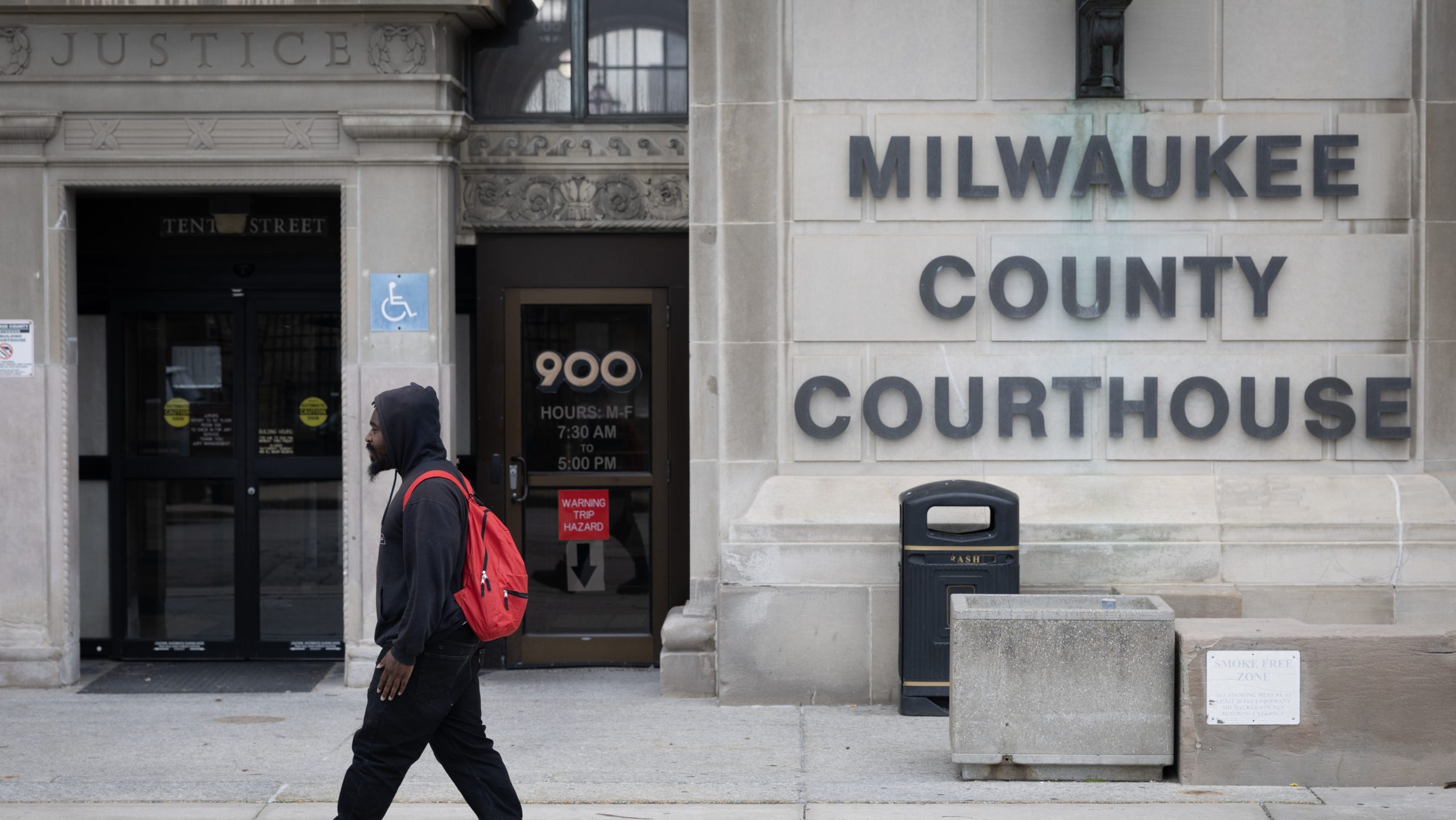 Milwaukee homicide defendants intimidating witnesses and victims from jail through tablets, local judge says - WRJN - Racine